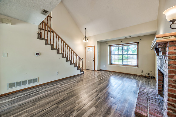 4022OverlandDr-6