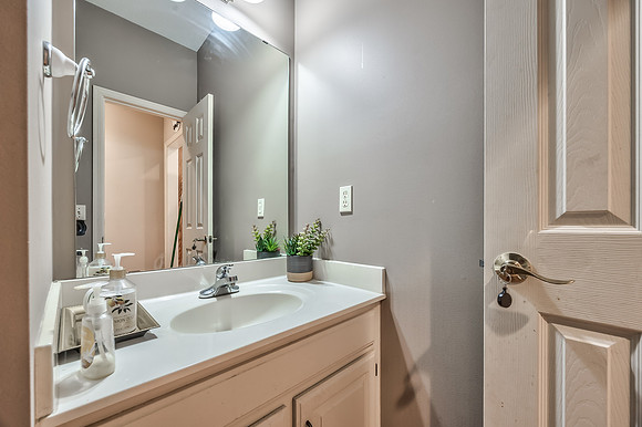 8116NCosbyAve-21