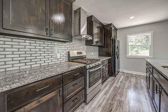 5624LocustAve-16