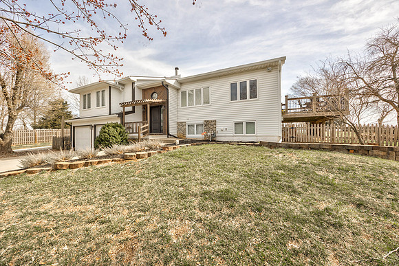 9295OakcrestDr-11