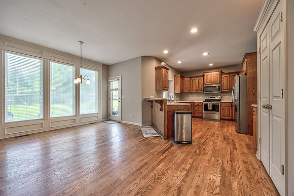 8116NCosbyAve-22