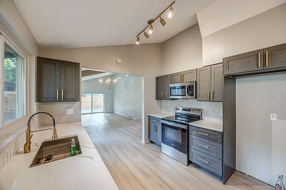 7957ColonyLn-10