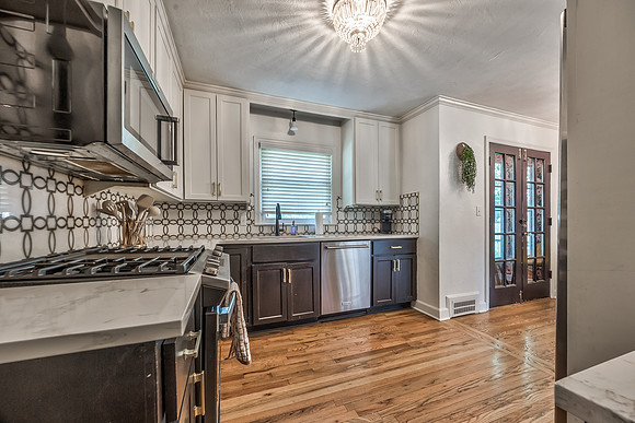 6913DearbornST-24