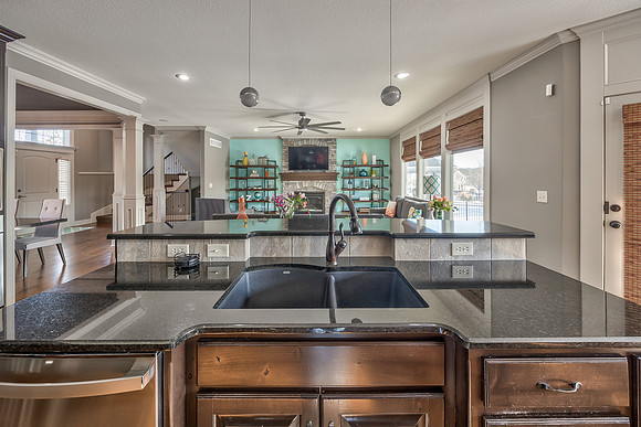 16416OakmontSt-15