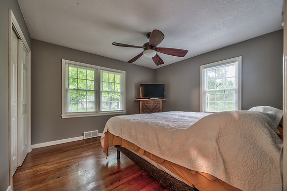 5242HortonSt-19