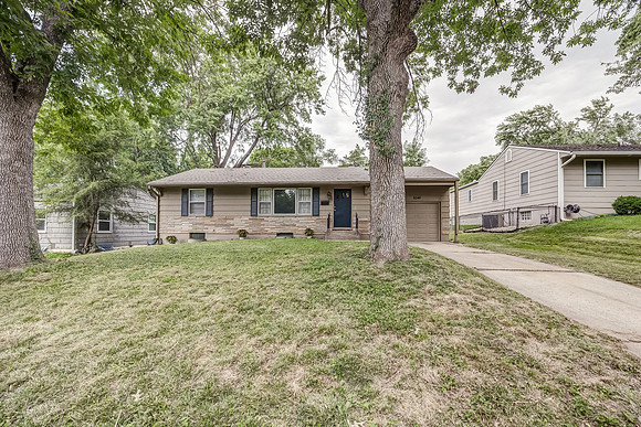 8349DouglasAve-1