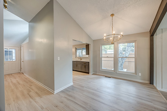 7957ColonyLn-27