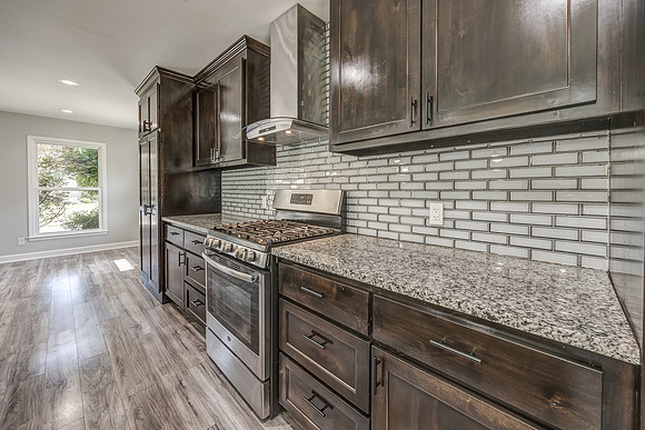 5624LocustAve-17