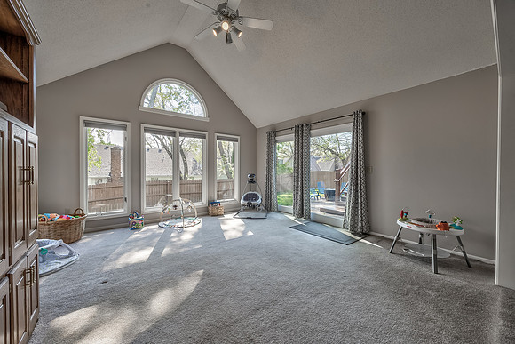 10421HauserDr-17