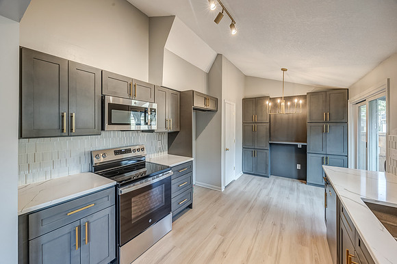 7957ColonyLn-8
