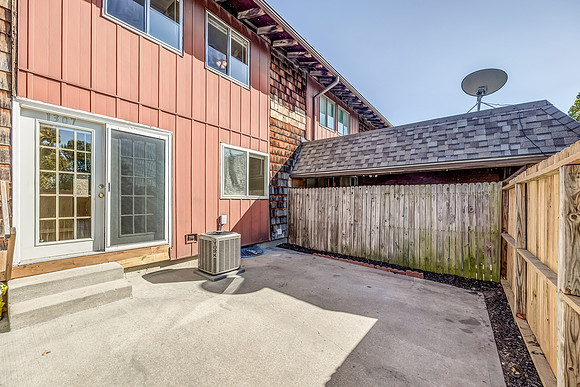 1307 N. 77 ST-32