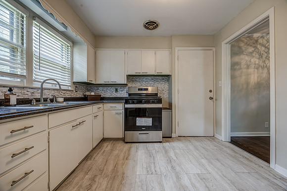 8349DouglasAve-14