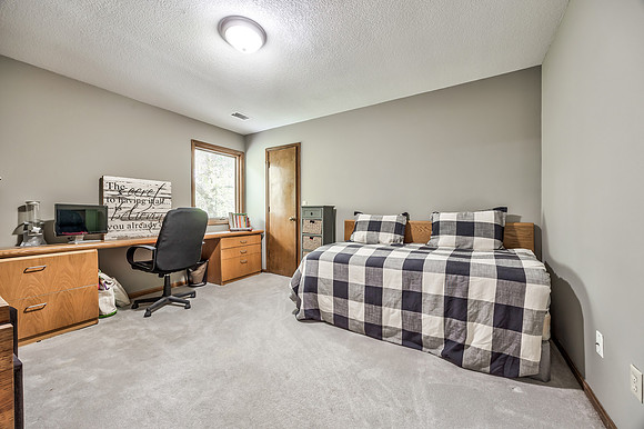 14732SVillageDr-27