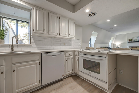 10720Glenwood-12