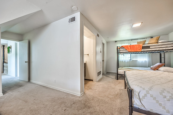 6913DearbornST-21