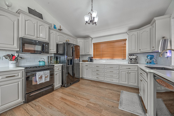 9295OakcrestDr-15