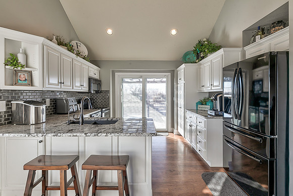 672SCanyonDr-11