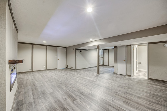 7957ColonyLn-24