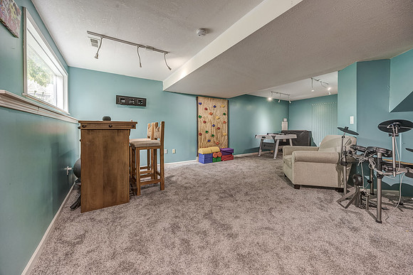 12281SReneST-23