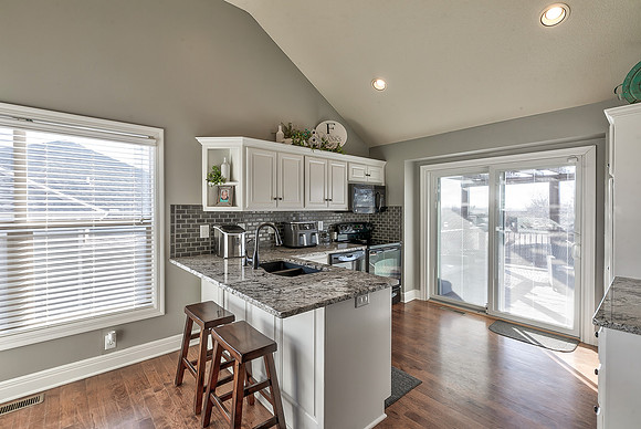 672SCanyonDr-10
