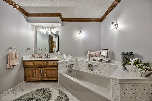 14732SVillageDr-24