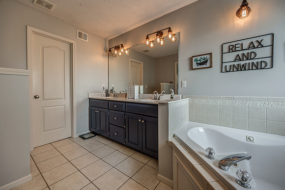 520CedarFallsCT-15