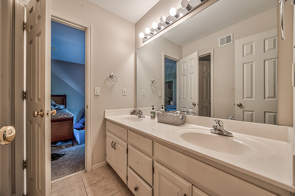 8116NCosbyAve-4