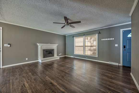 8608MapleAve-4
