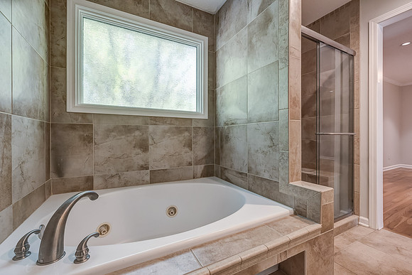 1300NLeeviewDR-18