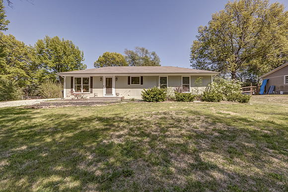 1300NLeeviewDR-28