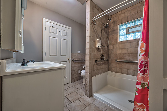 5242HortonSt-16